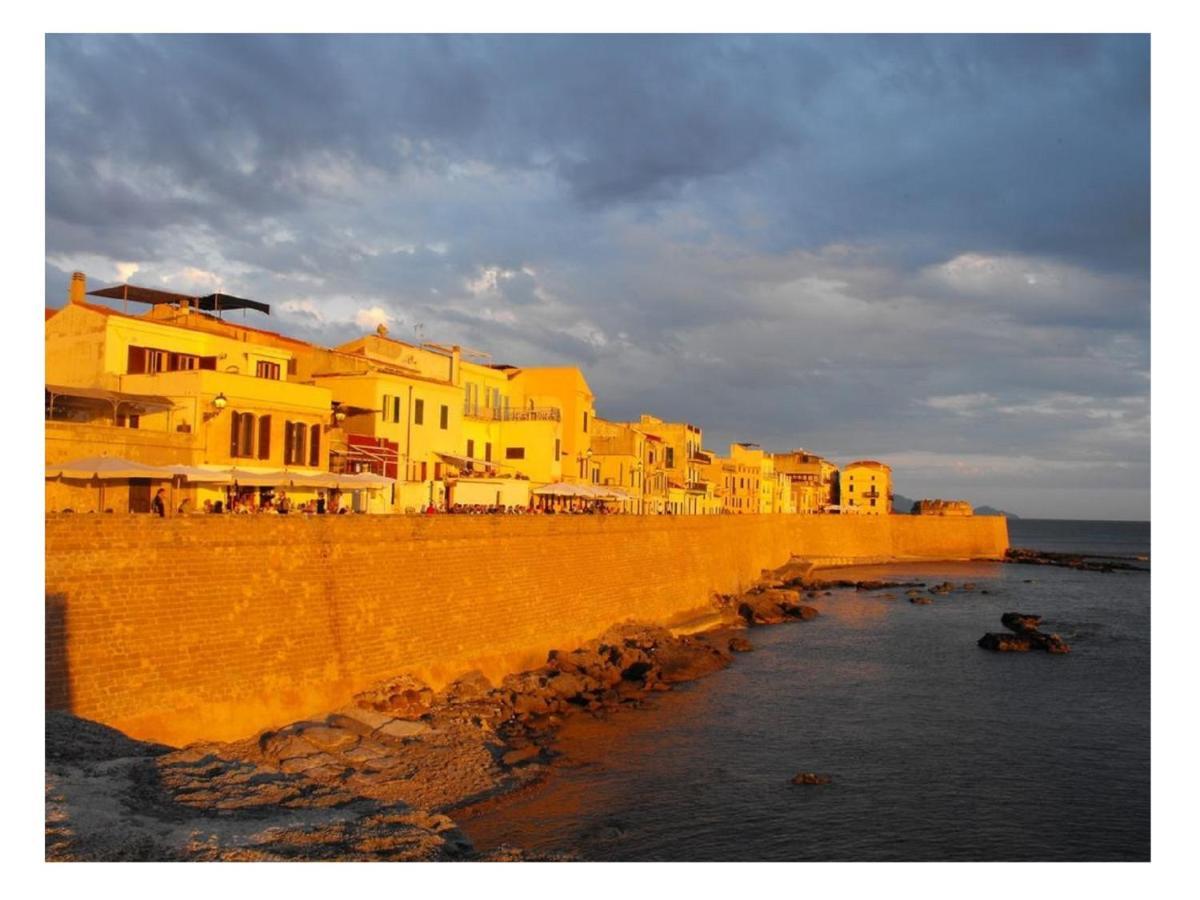 Appartamento In Centro Fronte Spiaggia Del Lido Con Terrazza Vista Mare E Wi-Fi Alguer Exterior foto