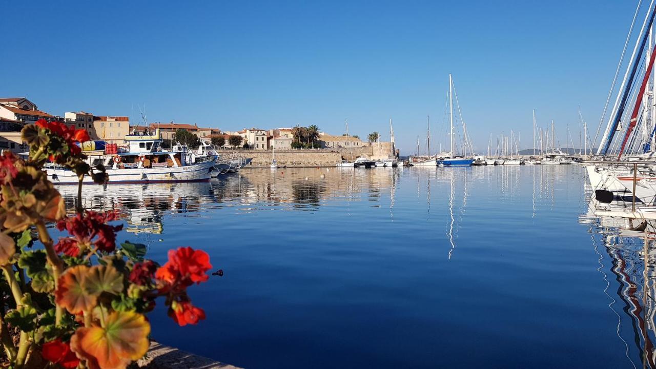 Appartamento In Centro Fronte Spiaggia Del Lido Con Terrazza Vista Mare E Wi-Fi Alguer Exterior foto